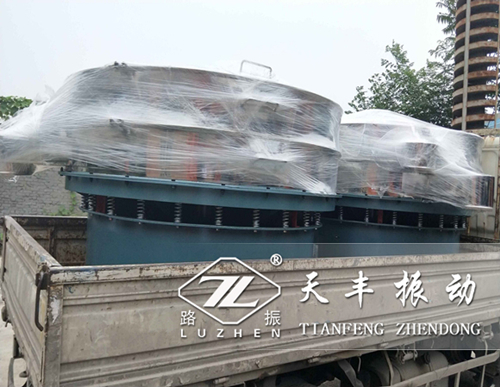 寧夏TS2000振動(dòng)篩已發(fā)貨,丁經(jīng)理請(qǐng)注意查收！