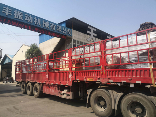 全不銹鋼噴砂直線振動篩已發(fā)貨,請袁經(jīng)理注意查收！